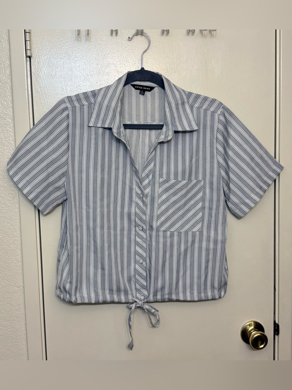Style Envy Blue White Striped Tie Front Crop Top Large Short Sleeve Button Up